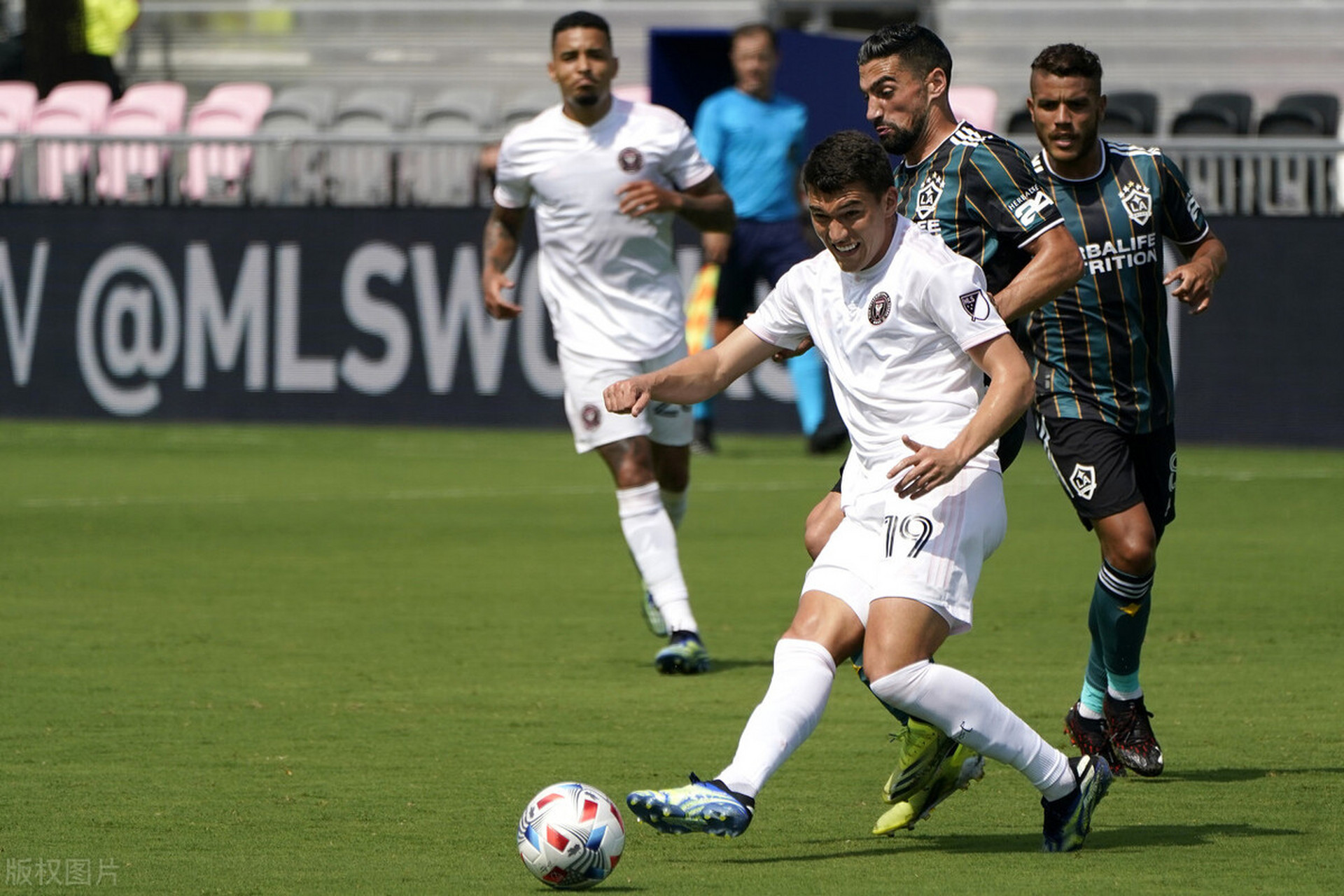 关于里程碑夜埃因霍温主帅复盘；德甲赛后刷纪录；引发热议；团队化学反应显著的信息-开云注册入口